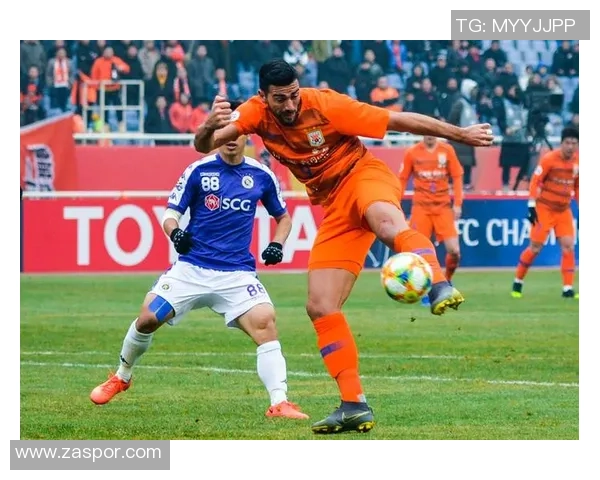 马来西亚柔佛队迎战鲁能泰山展开激烈较量争夺亚洲足球荣耀